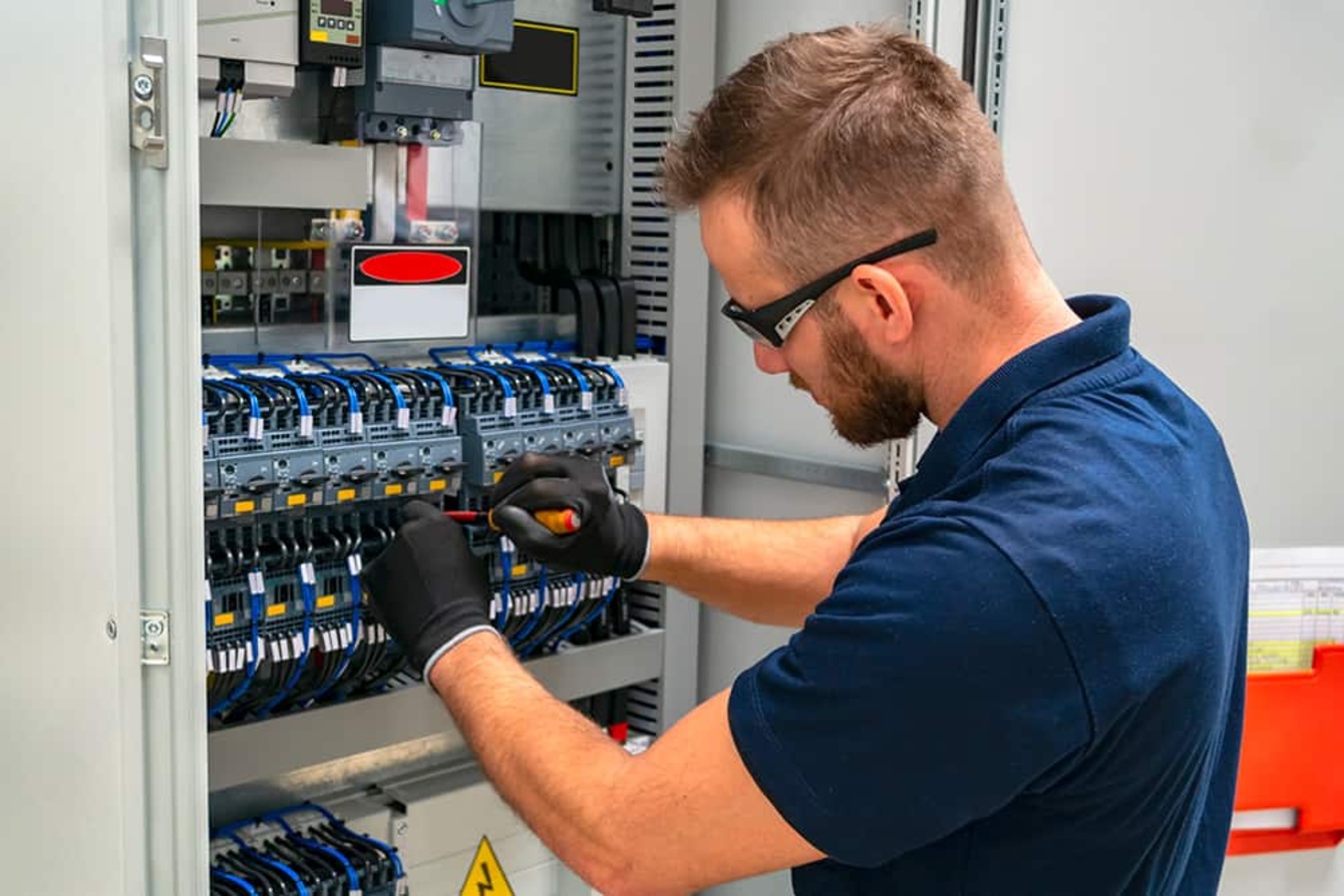 Elektroniker für Energie- und Gebäudetechnik (m/w/d) bei Elektro Komplett Bau GmbH in Lutherstadt Wittenberg